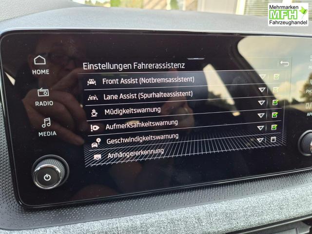 Skoda Scala 1.0 TSI 115PS Selection AHK schwenkb. Klimaautomatik Sitzheizung PDC R&uuml;ckf.Kamera Apple CarPlay Android Auto 