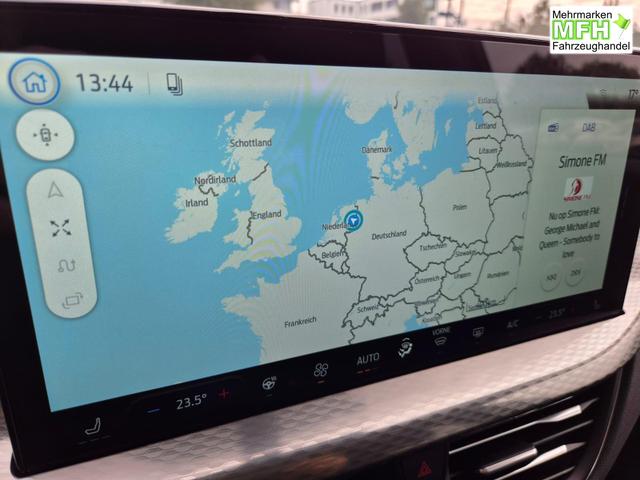 Ford Kuga Titanium 243PS PHEV Automatik schwenkb. AHK elektr. PanoDach Sitzheizung v+h Lenkradheizung Frontscheibe beheizb. Klimaautomatik Navi SYNC4 Apple CarPlay Android Auto Touchscreen PDC 4xKamera 2xKeyless 17"LM vollelektr. Reichweite 66KM 