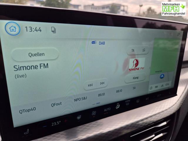 Ford Kuga Titanium 243PS PHEV Automatik schwenkb. AHK elektr. PanoDach Sitzheizung v+h Lenkradheizung Frontscheibe beheizb. Klimaautomatik Navi SYNC4 Apple CarPlay Android Auto Touchscreen PDC 4xKamera 2xKeyless 17"LM vollelektr. Reichweite 66KM 