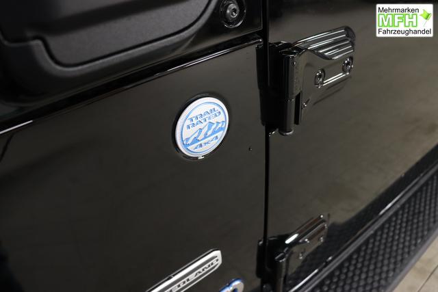 2.0 4xe Sahara Plug-In Hybrid 280 (380) 8-Stufen- Automatikgetriebe Black Uni Leder schwarz