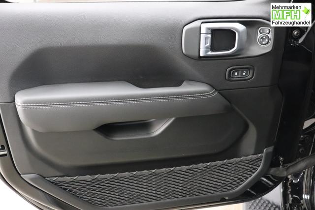 2.0 4xe Sahara Plug-In Hybrid 280 (380) 8-Stufen- Automatikgetriebe Black Uni Leder schwarz