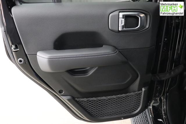 2.0 4xe Sahara Plug-In Hybrid 280 (380) 8-Stufen- Automatikgetriebe Black Uni Leder schwarz