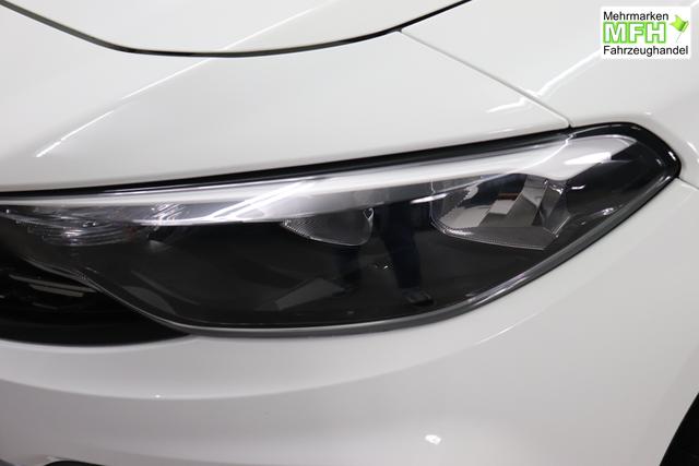 Tipo 5-T&uuml;rer MY22 TIPO 5-T&uuml;rer City Life 1.0 74kW (100PS)249 - Gelato Wei&szlig; 645 - Stoff Schwarz "316 R&uuml;ckfahrkamera mit dynamischen F&uuml;hrungslinien 3A4 Sicherheits-Plus-Paket 3A5 Convenience Plus-Paket 3B4 Style-Paket 452 Sitzheizung vorn ja laut RE 21.10 fb 7QC Uconnect&trade; NAV Navigationssystem und digitalem Audioempfang DAB+"