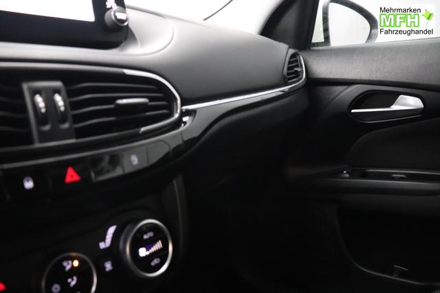 Tipo 5-T&uuml;rer MY22 TIPO 5-T&uuml;rer City Life 1.0 74kW (100PS)249 - Gelato Wei&szlig; 645 - Stoff Schwarz "316 R&uuml;ckfahrkamera mit dynamischen F&uuml;hrungslinien 3A4 Sicherheits-Plus-Paket 3A5 Convenience Plus-Paket 3B4 Style-Paket 452 Sitzheizung vorn ja laut RE 21.10 fb 7QC Uconnect&trade; NAV Navigationssystem und digitalem Audioempfang DAB+"