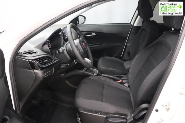 Tipo 5-T&uuml;rer MY22 TIPO 5-T&uuml;rer City Life 1.0 74kW (100PS)249 - Gelato Wei&szlig; 645 - Stoff Schwarz "316 R&uuml;ckfahrkamera mit dynamischen F&uuml;hrungslinien 3A4 Sicherheits-Plus-Paket 3A5 Convenience Plus-Paket 3B4 Style-Paket 452 Sitzheizung vorn ja laut RE 21.10 fb 7QC Uconnect&trade; NAV Navigationssystem und digitalem Audioempfang DAB+"