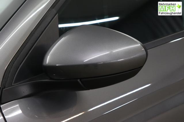 Tipo 5-T&uuml;rer MY22 TIPO 5-T&uuml;rer City Life 1.0 74kW (100PS)695 - Colosseo Grau 645 - Stoff Schwarz "316 R&uuml;ckfahrkamera mit dynamischen F&uuml;hrungslinien 3A4 Sicherheits-Plus-Paket 3A5 Convenience Plus-Paket 3B4 Style-Paket 452 Sitzheizung vorn 5DR Colosseo Grau ja laut RE 21.10 fb 7QC Uconnect&trade; NAV Navigationssystem und digitalem Audioempfang DAB+"