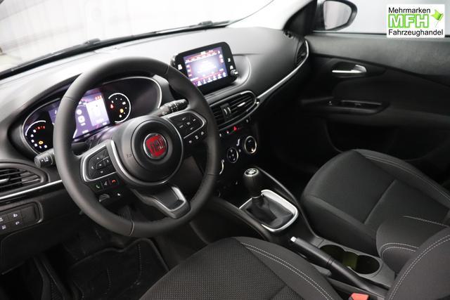 Tipo 5-T&uuml;rer MY22 TIPO 5-T&uuml;rer City Life 1.0 74kW (100PS)695 - Colosseo Grau 645 - Stoff Schwarz "316 R&uuml;ckfahrkamera mit dynamischen F&uuml;hrungslinien 3A4 Sicherheits-Plus-Paket 3A5 Convenience Plus-Paket 3B4 Style-Paket 452 Sitzheizung vorn 5DR Colosseo Grau ja laut RE 21.10 fb 7QC Uconnect&trade; NAV Navigationssystem und digitalem Audioempfang DAB+"