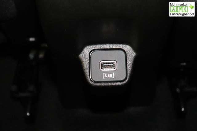 Tipo 5-T&uuml;rer MY22 TIPO 5-T&uuml;rer City Life 1.0 74kW (100PS)695 - Colosseo Grau 645 - Stoff Schwarz "316 R&uuml;ckfahrkamera mit dynamischen F&uuml;hrungslinien 3A4 Sicherheits-Plus-Paket 3A5 Convenience Plus-Paket 3B4 Style-Paket 452 Sitzheizung vorn 5DR Colosseo Grau ja laut RE 21.10 fb 7QC Uconnect&trade; NAV Navigationssystem und digitalem Audioempfang DAB+"