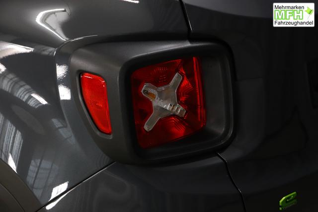 Jeep Renegade 1.5 T4 DCT7 e-Hybrid Longitude 1469 96 kW679 Graphite Grau 015 Stoff Schwarz "5DT Graphite Grau Business-Paket Longitude: Uconnect Smartouch 8.4 mit 8,4""-Touchscreen, Navigationssystem, Bluetooth, AUX-IN-und USB sowie DAB, Apple CarPlay&Android Auto und LIVE Services, Fahrersitz mit elektr. Lordosenst&uuml;tze 2-fach verstellbar"