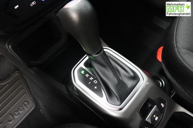 Jeep Renegade 1.5 T4 DCT7 e-Hybrid Longitude 1469 96 kW679 Graphite Grau 015 Stoff Schwarz "5DT Graphite Grau Business-Paket Longitude: Uconnect Smartouch 8.4 mit 8,4""-Touchscreen, Navigationssystem, Bluetooth, AUX-IN-und USB sowie DAB, Apple CarPlay&Android Auto und LIVE Services, Fahrersitz mit elektr. Lordosenst&uuml;tze 2-fach verstellbar"