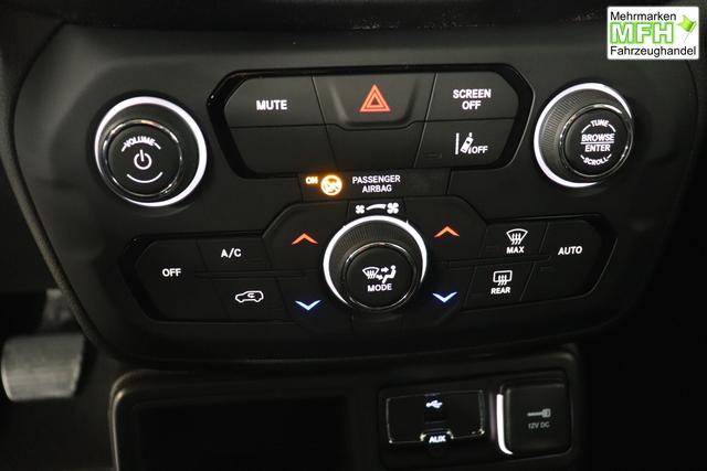 Jeep Renegade 1.5 T4 DCT7 e-Hybrid Longitude 1469 96 kW679 Graphite Grau 015 Stoff Schwarz "5DT Graphite Grau Business-Paket Longitude: Uconnect Smartouch 8.4 mit 8,4""-Touchscreen, Navigationssystem, Bluetooth, AUX-IN-und USB sowie DAB, Apple CarPlay&Android Auto und LIVE Services, Fahrersitz mit elektr. Lordosenst&uuml;tze 2-fach verstellbar"