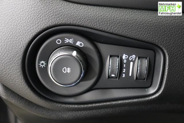 Jeep Renegade 1.5 T4 DCT7 e-Hybrid Longitude 1469 96 kW679 Graphite Grau 015 Stoff Schwarz "5DT Graphite Grau Business-Paket Longitude: Uconnect Smartouch 8.4 mit 8,4""-Touchscreen, Navigationssystem, Bluetooth, AUX-IN-und USB sowie DAB, Apple CarPlay&Android Auto und LIVE Services, Fahrersitz mit elektr. Lordosenst&uuml;tze 2-fach verstellbar"