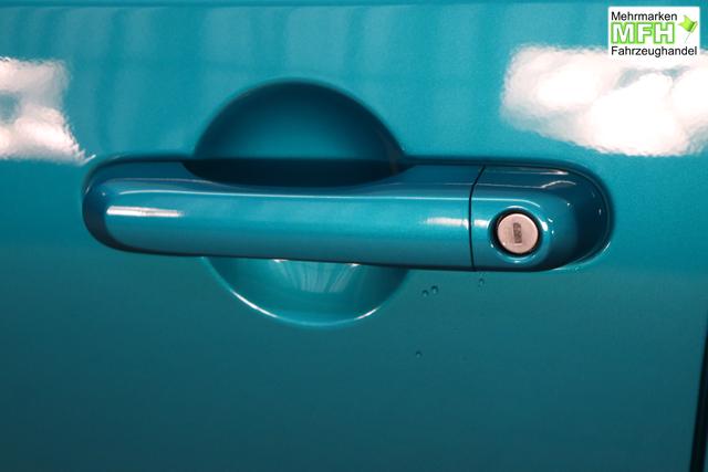 Jeep Renegade 1.6 Multijet 16V Longitude Diesel 1598 96 kW470 Bikini Metallic Stoff schwarz "8F6 Reifen-Reparatur-Set (Kit Fix&Go) Business-Paket Longitude 070 Stark abgedunkelte Heckscheibe und Seitenscheiben hinten Bikini Metallic", Beispielbilder, ggf. teilweise mit Sonderausstattung