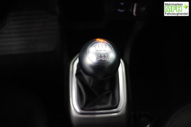 Jeep Renegade 1.6 Multijet 16V Longitude Diesel 1598 96 kW470 Bikini Metallic Stoff schwarz "8F6 Reifen-Reparatur-Set (Kit Fix&Go) Business-Paket Longitude 070 Stark abgedunkelte Heckscheibe und Seitenscheiben hinten Bikini Metallic", Beispielbilder, ggf. teilweise mit Sonderausstattung