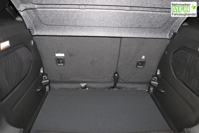 Jeep Renegade 1.6 Multijet 16V Longitude Diesel 1598 96 kW470 Bikini Metallic Stoff schwarz "8F6 Reifen-Reparatur-Set (Kit Fix&Go) Business-Paket Longitude 070 Stark abgedunkelte Heckscheibe und Seitenscheiben hinten Bikini Metallic", Beispielbilder, ggf. teilweise mit Sonderausstattung