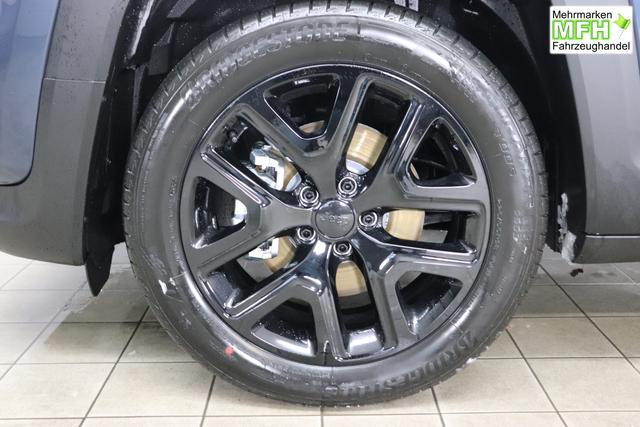 Jeep Renegade 1.5 T4 DCT7 e-Hybrid Limited 1469 96 kW435 Blue Shade Leder Schwarz "Navigationssystem 01K Design-Paket Black Pack 2XL Leder-Paket 2T2 Funktions-Paket 7KS Winter-Paket UGM Uconnect Smartouch 8.4 mit 8,4""-Touchscreen, Navigationssystem, Bluetooth, AUX-IN-und USB sowie DAB, Apple CarPlay&Android Auto und LIVE Services 070 Seitenscheiben hinten und Heckscheibe verdunkelt 108 18""-Leichtmetallfelgen, schwarz gl&auml;nzend 61P Blue Shade"