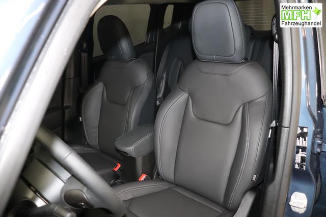 Jeep Renegade 1.5 T4 DCT7 e-Hybrid Limited 1469 96 kW435 Blue Shade Leder Schwarz "Navigationssystem 01K Design-Paket Black Pack 2XL Leder-Paket 2T2 Funktions-Paket 7KS Winter-Paket UGM Uconnect Smartouch 8.4 mit 8,4""-Touchscreen, Navigationssystem, Bluetooth, AUX-IN-und USB sowie DAB, Apple CarPlay&Android Auto und LIVE Services 070 Seitenscheiben hinten und Heckscheibe verdunkelt 108 18""-Leichtmetallfelgen, schwarz gl&auml;nzend 61P Blue Shade"
