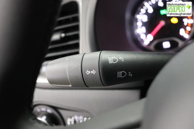 Jeep Renegade 1.5 T4 DCT7 e-Hybrid Longitude 503 Sting Grey 015 Stoff Schwarz "8CZ Sting Grey Business-Paket Longitude: Uconnect Smartouch 8.4 mit 8,4""-Touchscreen, Navigationssystem, Bluetooth, AUX-IN-und USB sowie DAB, Apple CarPlay&Android Auto und LIVE Services, Fahrersitz mit elektr. Lordosenst&uuml;tze 2-fach verstellbar" 1469 96 kW