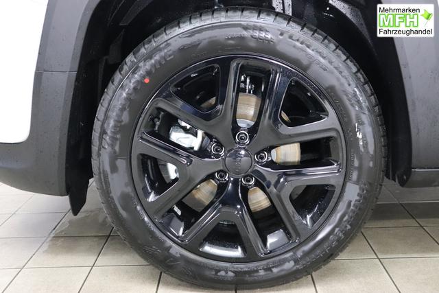 Jeep Renegade 1.5 T4 DCT7 e-Hybrid Limited 1469 96 kW296 Alpine White Leder Schwarz "Navigationssystem 01K Design-Paket Black Pack 2XL Leder-Paket 2T2 Funktions-Paket 7KS Winter-Paket UGM Uconnect Smartouch 8.4 mit 8,4""-Touchscreen, Navigationssystem, Bluetooth, AUX-IN-und USB sowie DAB, Apple CarPlay&Android Auto und LIVE Services 070 Seitenscheiben hinten und Heckscheibe verdunkelt 108 18""-Leichtmetallfelgen, schwarz gl&auml;nzend 5CA Alpine White"