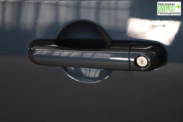 Jeep Renegade 1.6 Multijet 16V Longitude Diesel 1598 96 kW435 Blue Shade 015 Stoff schwarz "8F6 Reifen-Reparatur-Set (Kit Fix&Go) Business-Paket Longitude 070 Stark abgedunkelte Heckscheibe und Seitenscheiben hinten Blue Shade", Beispielbilder, ggf. teilweise mit Sonderausstattung