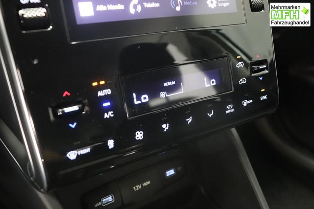 Hyundai Tucson 1.6 T-GDI 6MT 2WD Family MY23 110kW Polar White Sitzpolsterung in Stoff Schwarz