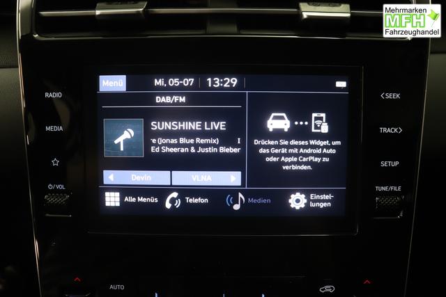 Hyundai Tucson 1.6 T-GDI 6MT 2WD Family MY23 110kW Polar White Sitzpolsterung in Stoff Schwarz