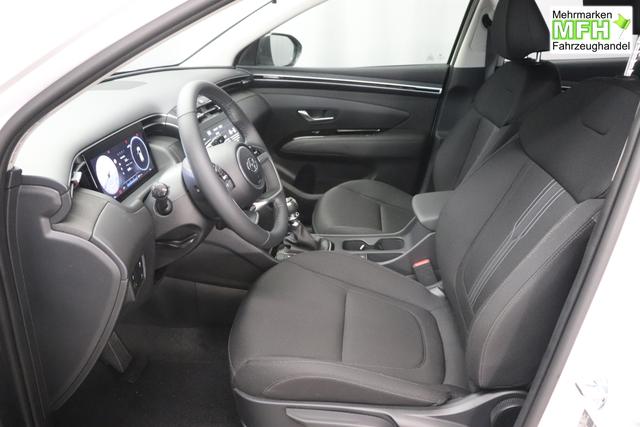 Hyundai Tucson 1.6 T-GDI 6MT 2WD Family MY23 110kW Polar White Sitzpolsterung in Stoff Schwarz