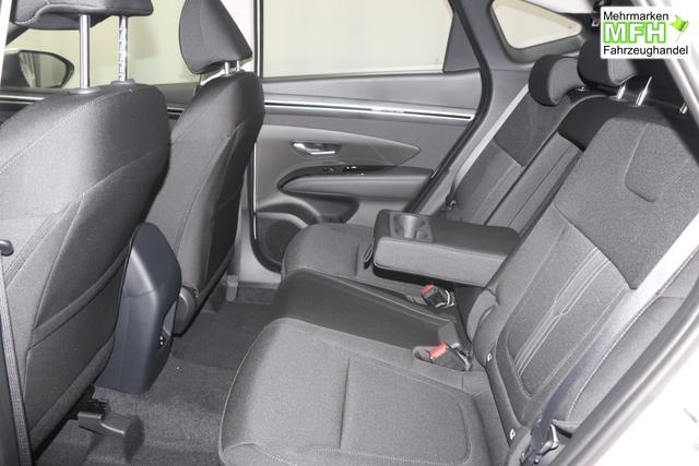 Hyundai Tucson 1.6 T-GDI 6MT 2WD Family MY23 110kW Polar White Sitzpolsterung in Stoff Schwarz