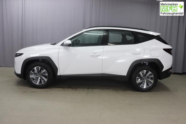 Hyundai Tucson 1.6 T-GDI 6MT 2WD Family MY23 110kW Polar White Sitzpolsterung in Stoff Schwarz