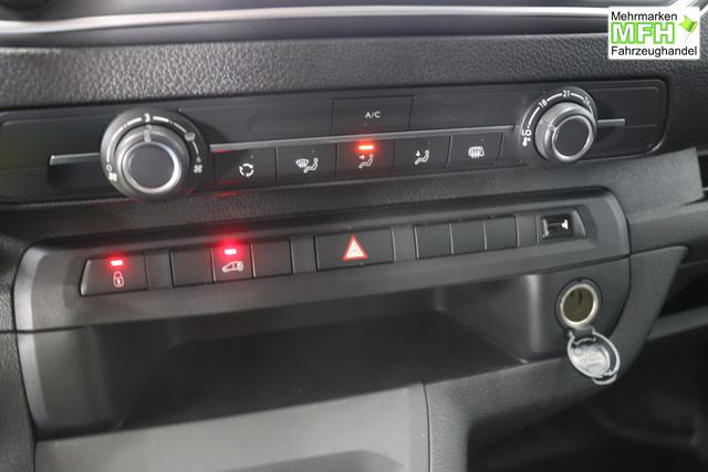 Scudo Scudo Kastenwagen L3 2.0 145 MT6 Kastenwagen549 - WEISS 969 - Standard Sitze "2QC Multifunktionale Beifahrersitzbank ""Eat and Work"" 3OM verst&auml;rktes LED Licht im Laderaum 7ET Komforttrennwand Verglast Mit Kleiderhaken A04 Paket ""Assist"" A06 Paket ""Worksite"" CKD Holzboden Laderaum 9mm Mit Antirutschbeschichtung, Inkl. Sei"