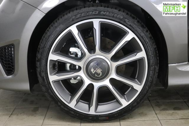 595 & 695 MY23 595 1.4 T-Jet 121 kW (165 PS) MT 695 - Record Grau 557 - Integral-Sportsitze Leder Schwarz "3L3 Komfort-Paket: Bi-Xenon Scheinwerfer, Beats&reg; Audio Soundsystem 3L4 Tech-Paket 5DP Record Grau 9SV, Gutschrift Mopar BMC Sportluftfilter und Tankdeckel aus Aluminium A67 Linea Turismo"