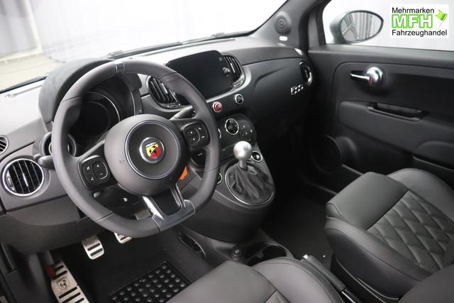 595 & 695 MY23 595 1.4 T-Jet 121 kW (165 PS) MT 695 - Record Grau 557 - Integral-Sportsitze Leder Schwarz "3L3 Komfort-Paket: Bi-Xenon Scheinwerfer, Beats&reg; Audio Soundsystem 3L4 Tech-Paket 5DP Record Grau 9SV, Gutschrift Mopar BMC Sportluftfilter und Tankdeckel aus Aluminium A67 Linea Turismo"