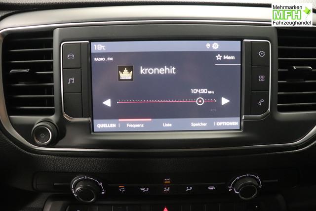 Scudo Scudo Kastenwagen L3 2.0 145 MT6 Kastenwagen632 - Schwarz 969 - Standard Sitze "2QC Multifunktionale Beifahrersitzbank ""Eat and Work"" 3OM verst&auml;rktes LED Licht im Laderaum 7ET Komforttrennwand Verglast Mit Kleiderhaken A04 Paket ""Assist"" A06 Paket ""Worksite"" CKD Holzboden Laderaum 9mm Mit Antirutschbeschichtung, Inkl. Sei 632 Schwarz"