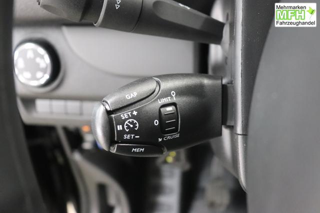 Scudo Scudo Kastenwagen L3 2.0 145 MT6 Kastenwagen632 - Schwarz 969 - Standard Sitze "2QC Multifunktionale Beifahrersitzbank ""Eat and Work"" 3OM verst&auml;rktes LED Licht im Laderaum 7ET Komforttrennwand Verglast Mit Kleiderhaken A04 Paket ""Assist"" A06 Paket ""Worksite"" CKD Holzboden Laderaum 9mm Mit Antirutschbeschichtung, Inkl. Sei 632 Schwarz"