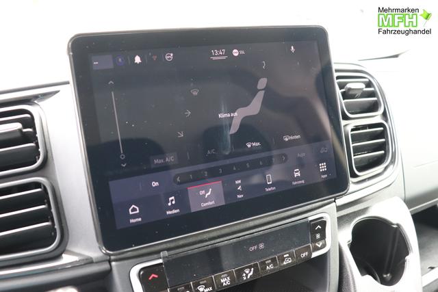 Ducato series 9 Maxi 35 L4H2 Kawa verblecht 180 MJT Euro-6D-Final AT Kastenwagen 549 - Ducato Wei&szlig; 076 - Sitzbezug Schwarz mit Ducato-Logo auf Kopfst&uuml;tze "199 Stahltrennwand mit Fenster 2PP Paket Assist 316 R&uuml;ckfahrkamera 4YR Dead Lock Zentralverriegelung und Diebstahlwarnanlage 502 Beifahrerairbag F&uuml;r Beifahrerdoppelsitz 5M6, 5W3 Paket ""Techno NAV"" 5Z4 Paket ""Worksite Maxi Kastenwagen"" 619 Heckfl&uuml;gelt&uuml;ren mit bis zu 260&deg; &Ouml;ffnung 640 Komfortfahrersitz: hydraulisch gefedert mit Mittelarmlehne 835 Ablagefach im Dach 878 Radvollblenden 8RS Sitzbezug Schwarz mit Ducato-Logo auf Kopfst&uuml;tze"