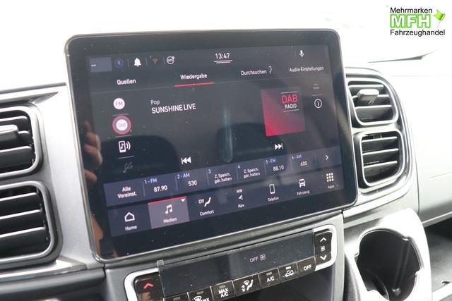 Ducato series 9 Maxi 35 L4H2 Kawa verblecht 180 MJT Euro-6D-Final AT Kastenwagen 549 - Ducato Wei&szlig; 076 - Sitzbezug Schwarz mit Ducato-Logo auf Kopfst&uuml;tze "199 Stahltrennwand mit Fenster 2PP Paket Assist 316 R&uuml;ckfahrkamera 4YR Dead Lock Zentralverriegelung und Diebstahlwarnanlage 502 Beifahrerairbag F&uuml;r Beifahrerdoppelsitz 5M6, 5W3 Paket ""Techno NAV"" 5Z4 Paket ""Worksite Maxi Kastenwagen"" 619 Heckfl&uuml;gelt&uuml;ren mit bis zu 260&deg; &Ouml;ffnung 640 Komfortfahrersitz: hydraulisch gefedert mit Mittelarmlehne 835 Ablagefach im Dach 878 Radvollblenden 8RS Sitzbezug Schwarz mit Ducato-Logo auf Kopfst&uuml;tze"