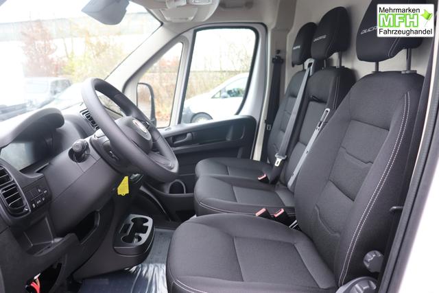 Fiat Professional Ducato series 9 35 L4H2 Kawa verblecht 140 MJT Euro-6D-Final MT 549 - Ducato Wei&szlig; "076 Sitzbezug Schwarz mit Ducato-Logo auf Kopfst&uuml;tze" "502 Beifahrerairbag f&uuml;r Beifahrerdoppelsitz 5W3 Paket ""Techno Nav"" 5W6 Paket ""Visibility"" 5YJ Paket ""City"" 619 Heckfl&uuml;gelt&uuml;ren 260 Grad &Ouml;ffnung (Bei Auswahl Opt. 619 i.V.m. 519.muss Opt. 029 mitbestellt werd 6JA Starre Anh&auml;ngerkupplung 835 Ablagefach im Dach (Serie bei Maxi 40 + Doka) 92P Kraftstofftank 75 Liter JKU 230-Volt-Steckdose an der Mittelkonsole 077 verst&auml;rkte Federn hinten SERIE"