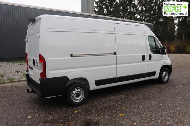 Fiat Professional Ducato series 9 35 L4H2 Kawa verblecht 140 MJT Euro-6D-Final MT 549 - Ducato Wei&szlig; "076 Sitzbezug Schwarz mit Ducato-Logo auf Kopfst&uuml;tze" "502 Beifahrerairbag f&uuml;r Beifahrerdoppelsitz 5W3 Paket ""Techno Nav"" 5W6 Paket ""Visibility"" 5YJ Paket ""City"" 619 Heckfl&uuml;gelt&uuml;ren 260 Grad &Ouml;ffnung (Bei Auswahl Opt. 619 i.V.m. 519.muss Opt. 029 mitbestellt werd 6JA Starre Anh&auml;ngerkupplung 835 Ablagefach im Dach (Serie bei Maxi 40 + Doka) 92P Kraftstofftank 75 Liter JKU 230-Volt-Steckdose an der Mittelkonsole 077 verst&auml;rkte Federn hinten SERIE"