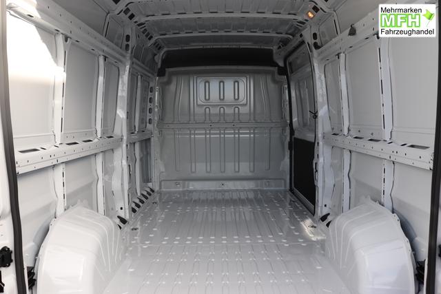 Fiat Professional Ducato series 9 35 L4H2 Kawa verblecht 140 MJT Euro-6D-Final MT 549 - Ducato Wei&szlig; "076 Sitzbezug Schwarz mit Ducato-Logo auf Kopfst&uuml;tze" "502 Beifahrerairbag f&uuml;r Beifahrerdoppelsitz 5W3 Paket ""Techno Nav"" 5W6 Paket ""Visibility"" 5YJ Paket ""City"" 619 Heckfl&uuml;gelt&uuml;ren 260 Grad &Ouml;ffnung (Bei Auswahl Opt. 619 i.V.m. 519.muss Opt. 029 mitbestellt werd 6JA Starre Anh&auml;ngerkupplung 835 Ablagefach im Dach (Serie bei Maxi 40 + Doka) 92P Kraftstofftank 75 Liter JKU 230-Volt-Steckdose an der Mittelkonsole 077 verst&auml;rkte Federn hinten SERIE"