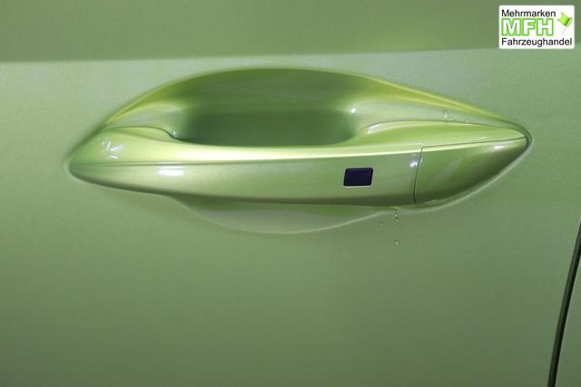 i20 (BC3) Trend Line 1.0 T-GDi 74kW Lucid Lime Metallic Sitzpolsterung in Stoff Schwarz PA4 Infotainment-Paket