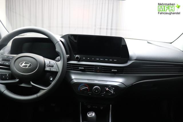 Hyundai i20 Comfort 1.2 58 kW (79 PS) Klimaanlage, Navigationssystem, Radio mit DAB, Apple CarPlay & Android Auto, R&uuml;ckfahrkamera, Einparkhilfe hinten, Lichtsensor, Spurhalteassistent, Fernlichtassistent, Verkehrszeichenassistent uvm. 