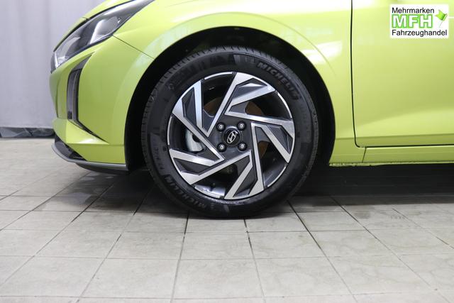 Hyundai i20 Family 1.0 T-GDI 73 kW (100 PS) Navigationssystem, Klimaautomatik, Sitzheizung, Lenkradheizung, Radio mit DAB, Apple CarPlay & Android Auto, Rückfahrkamera, Einparkhilfe hinten, Lichtsensor, Spurassistent, Fernlichtassistent, Verkehrszeichenassistent uvm. 