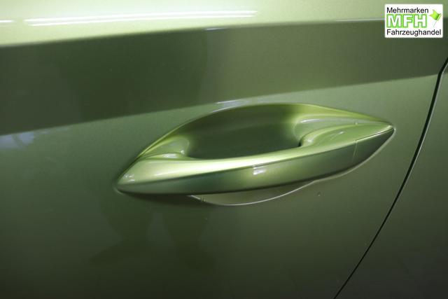 Hyundai i20 Family 1.0 T-GDI 73 kW (100 PS) Navigationssystem, Klimaautomatik, Sitzheizung, Lenkradheizung, Radio mit DAB, Apple CarPlay & Android Auto, Rückfahrkamera, Einparkhilfe hinten, Lichtsensor, Spurassistent, Fernlichtassistent, Verkehrszeichenassistent uvm. 