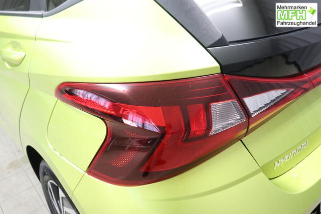 Hyundai i20 Family 1.0 T-GDI 73 kW (100 PS) Navigationssystem, Klimaautomatik, Sitzheizung, Lenkradheizung, Radio mit DAB, Apple CarPlay & Android Auto, Rückfahrkamera, Einparkhilfe hinten, Lichtsensor, Spurassistent, Fernlichtassistent, Verkehrszeichenassistent uvm. 