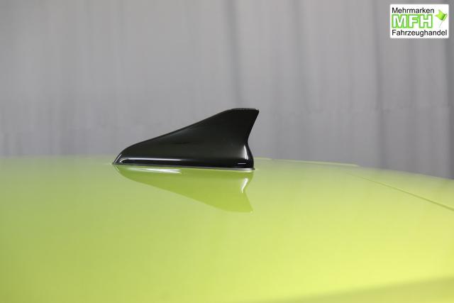 Hyundai i20 Family 1.0 T-GDI 73 kW (100 PS) Navigationssystem, Klimaautomatik, Sitzheizung, Lenkradheizung, Radio mit DAB, Apple CarPlay & Android Auto, Rückfahrkamera, Einparkhilfe hinten, Lichtsensor, Spurassistent, Fernlichtassistent, Verkehrszeichenassistent uvm. 