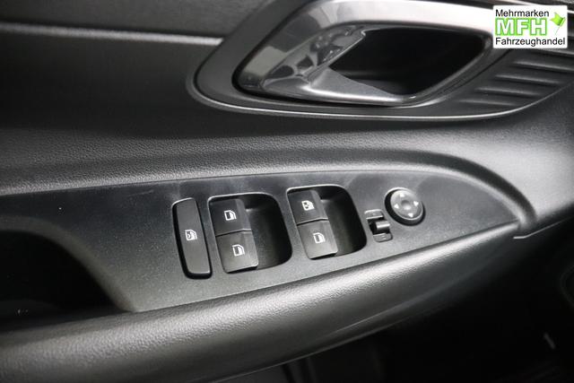 Hyundai i20 Family 1.0 T-GDI 73 kW (100 PS) Navigationssystem, Klimaautomatik, Sitzheizung, Lenkradheizung, Radio mit DAB, Apple CarPlay & Android Auto, Rückfahrkamera, Einparkhilfe hinten, Lichtsensor, Spurassistent, Fernlichtassistent, Verkehrszeichenassistent uvm. 