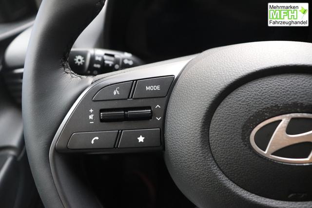 Hyundai i20 Family 1.0 T-GDI 73 kW (100 PS) Navigationssystem, Klimaautomatik, Sitzheizung, Lenkradheizung, Radio mit DAB, Apple CarPlay & Android Auto, Rückfahrkamera, Einparkhilfe hinten, Lichtsensor, Spurassistent, Fernlichtassistent, Verkehrszeichenassistent uvm. 