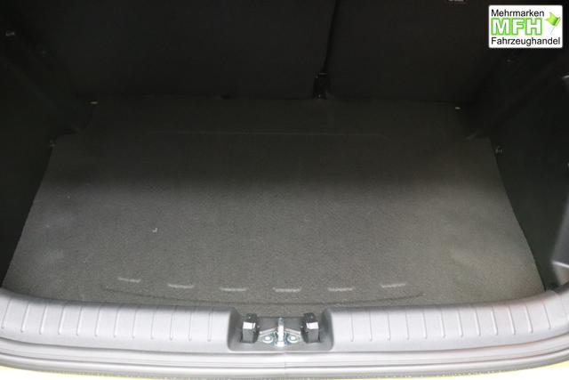 Hyundai i20 Family 1.0 T-GDI 73 kW (100 PS) Navigationssystem, Klimaautomatik, Sitzheizung, Lenkradheizung, Radio mit DAB, Apple CarPlay & Android Auto, Rückfahrkamera, Einparkhilfe hinten, Lichtsensor, Spurassistent, Fernlichtassistent, Verkehrszeichenassistent uvm. 