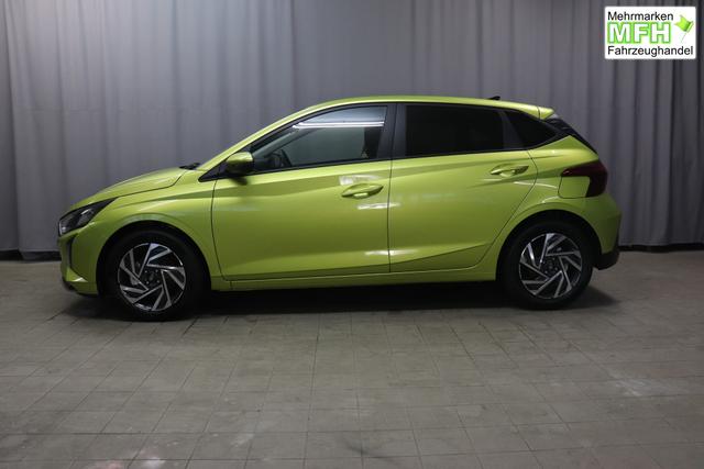 Hyundai i20 Family 1.0 T-GDI 73 kW (100 PS) Navigationssystem, Klimaautomatik, Sitzheizung, Lenkradheizung, Radio mit DAB, Apple CarPlay & Android Auto, Rückfahrkamera, Einparkhilfe hinten, Lichtsensor, Spurassistent, Fernlichtassistent, Verkehrszeichenassistent uvm. 