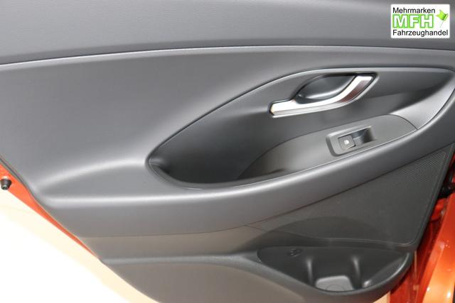 Hyundai i30 GO+ 1.0 TGDi DCT 73 kW (100 PS) Navigationssystem, Radio, DAB, Android Auto, Apple CarPlay, 2-Zonen-Klimaautomatik, Lenkradheizung, Sitzheizung, Induktionsladen des Smartphones, 17" Leichtmetallfelgen, uvm. 